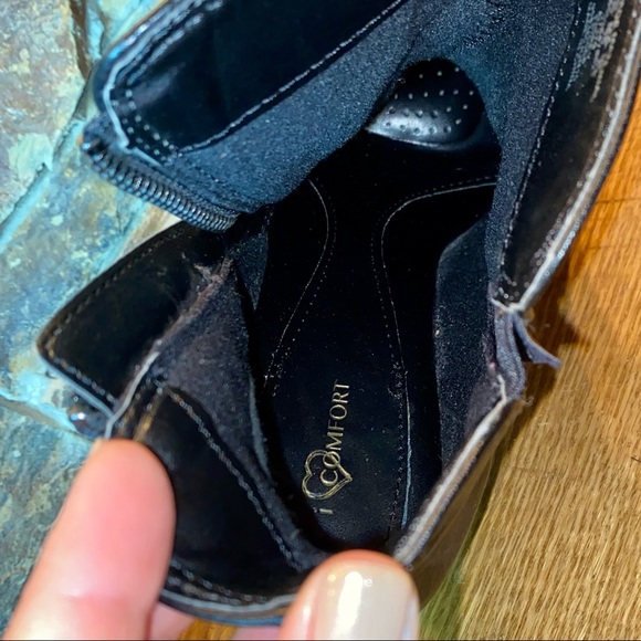 Brand (I ❤️ Comfort) heeled bootie. Size 8 - Picture 8 of 8